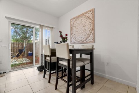 Townhouse in Miami, Florida 3 bedrooms, 123.37 sq.m. № 2028470 - photo 13