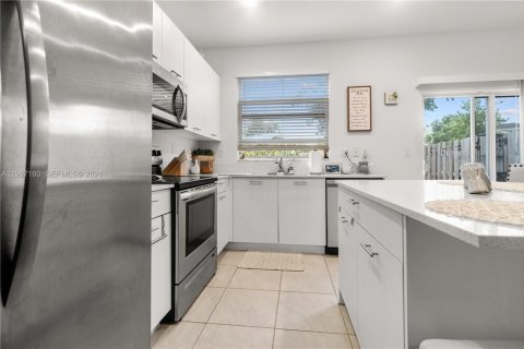 Townhouse in Miami, Florida 3 bedrooms, 123.37 sq.m. № 2028470 - photo 19