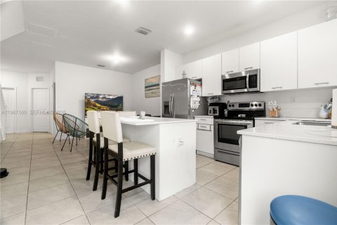Townhouse in Miami, Florida 3 bedrooms, 123.37 sq.m. № 2028470 - photo 15