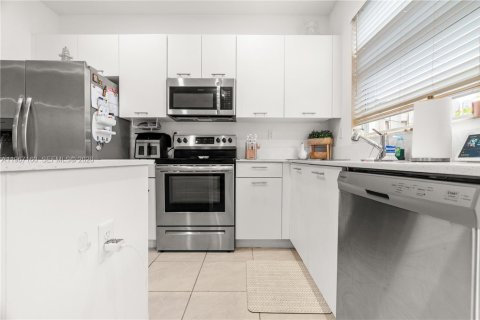 Townhouse in Miami, Florida 3 bedrooms, 123.37 sq.m. № 2028470 - photo 18