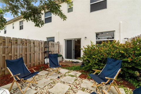 Townhouse in Miami, Florida 3 bedrooms, 123.37 sq.m. № 2028470 - photo 17