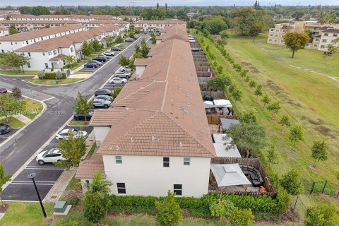 Townhouse in Miami, Florida 3 bedrooms, 123.37 sq.m. № 2028470 - photo 27