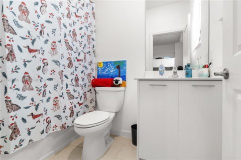 Townhouse in Miami, Florida 3 bedrooms, 123.37 sq.m. № 2028470 - photo 23