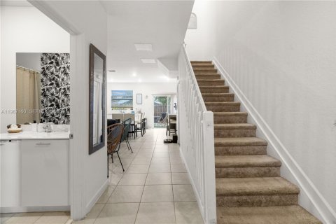 Townhouse in Miami, Florida 3 bedrooms, 123.37 sq.m. № 2028470 - photo 8