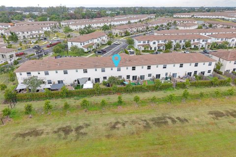 Townhouse in Miami, Florida 3 bedrooms, 123.37 sq.m. № 2028470 - photo 28