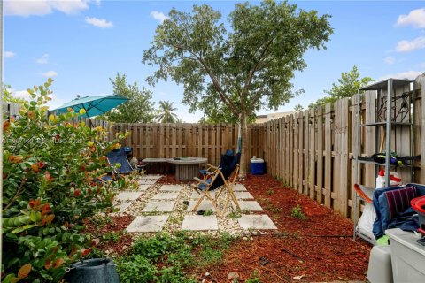 Townhouse in Miami, Florida 3 bedrooms, 123.37 sq.m. № 2028470 - photo 16