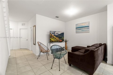 Townhouse in Miami, Florida 3 bedrooms, 123.37 sq.m. № 2028470 - photo 10