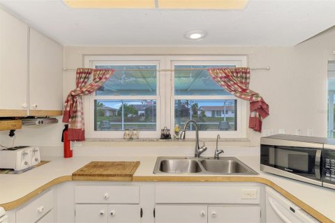Villa ou maison à vendre à North Port, Floride: 2 chambres, 125.88 m2 № 2096288 - photo 19