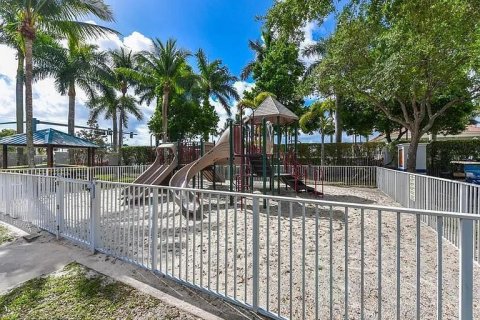 Townhouse in Riviera Beach, Florida 4 bedrooms, 145.95 sq.m. № 2177148 - photo 20