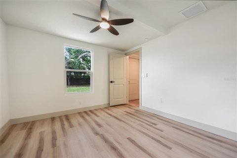 House in Saint Petersburg, Florida 3 bedrooms, 111.48 sq.m. № 2207216 - photo 30