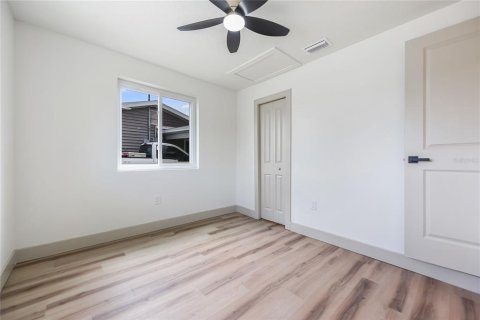 House in Saint Petersburg, Florida 3 bedrooms, 111.48 sq.m. № 2207216 - photo 24