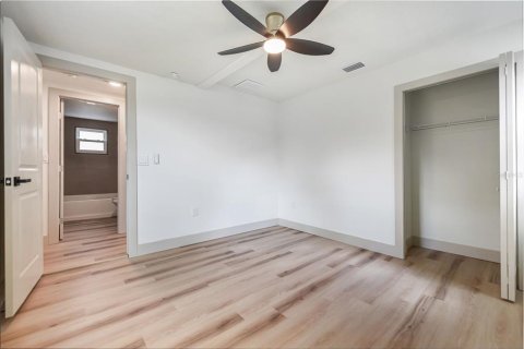 House in Saint Petersburg, Florida 3 bedrooms, 111.48 sq.m. № 2207216 - photo 29