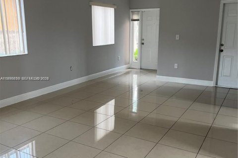 House in Homestead, Florida 4 bedrooms, 163.69 sq.m. № 2040754 - photo 5