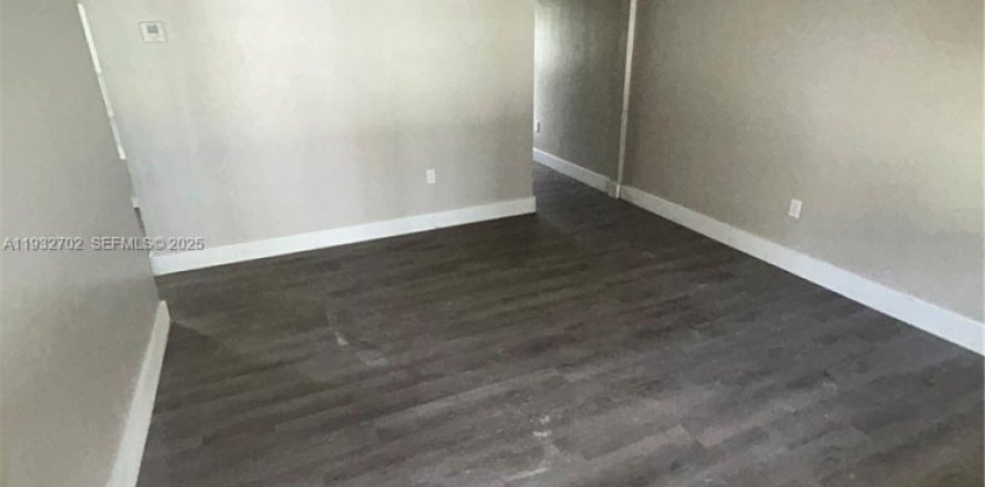 Дом в Майами, Флорида 2 спальни, 69.68м2 № 1991595