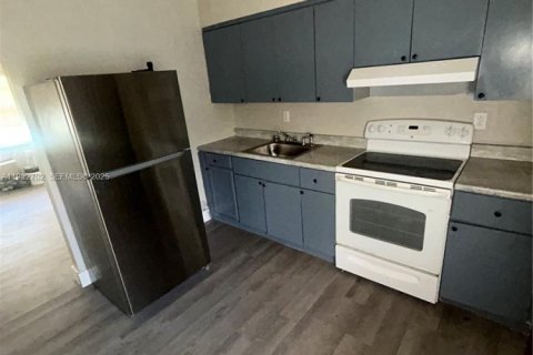 Снять в аренду виллу или дом в Майами, Флорида 2 спальни, 69.68м2, № 1991595 - фото 2