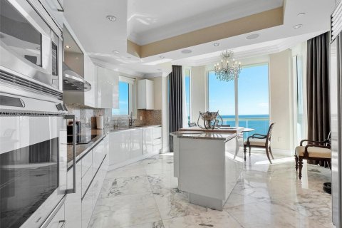 Condominio en alquiler en Sunny Isles Beach, Florida, 2 dormitorios, 208.57 m2 № 1861651 - foto 7