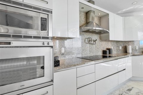 Condominio en alquiler en Sunny Isles Beach, Florida, 2 dormitorios, 208.57 m2 № 1861651 - foto 9