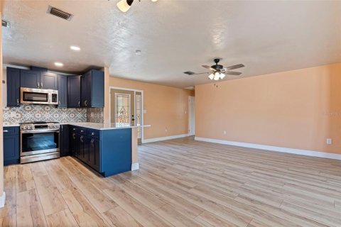 Villa ou maison à vendre à Palmetto, Floride: 2 chambres, 141.12 m2 № 2149586 - photo 11