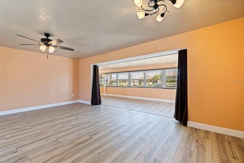 Villa ou maison à vendre à Palmetto, Floride: 2 chambres, 141.12 m2 № 2149586 - photo 16