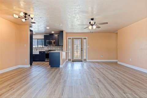 Villa ou maison à vendre à Palmetto, Floride: 2 chambres, 141.12 m2 № 2149586 - photo 10
