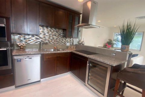 Casa en venta en Hollywood, Florida, 3 dormitorios, 164.44 m2 № 2039767 - foto 4