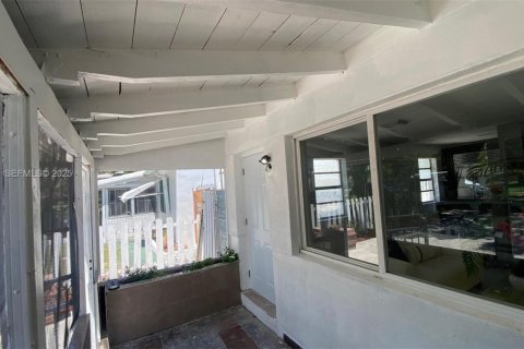 Casa en venta en Hollywood, Florida, 3 dormitorios, 164.44 m2 № 2039767 - foto 15