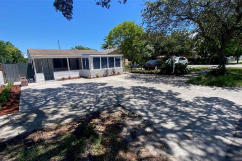 Casa en venta en Hollywood, Florida, 3 dormitorios, 164.44 m2 № 2039767 - foto 18