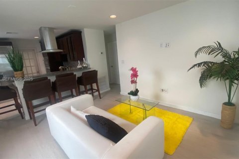 Casa en venta en Hollywood, Florida, 3 dormitorios, 164.44 m2 № 2039767 - foto 3