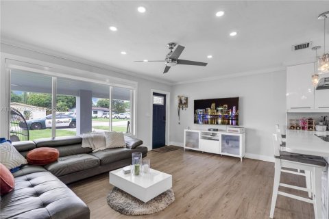 Casa en venta en Miramar, Florida, 2 dormitorios, 91.79 m2 № 2057692 - foto 2