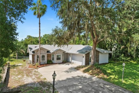 House in Deltona, Florida 3 bedrooms, 130.16 sq.m. № 2219580 - photo 8