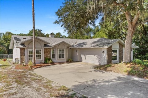 House in Deltona, Florida 3 bedrooms, 130.16 sq.m. № 2219580 - photo 2