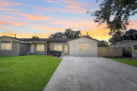 Casa en venta en Cooper City, Florida, 2 dormitorios, 94.95 m2 № 1956969 - foto 1