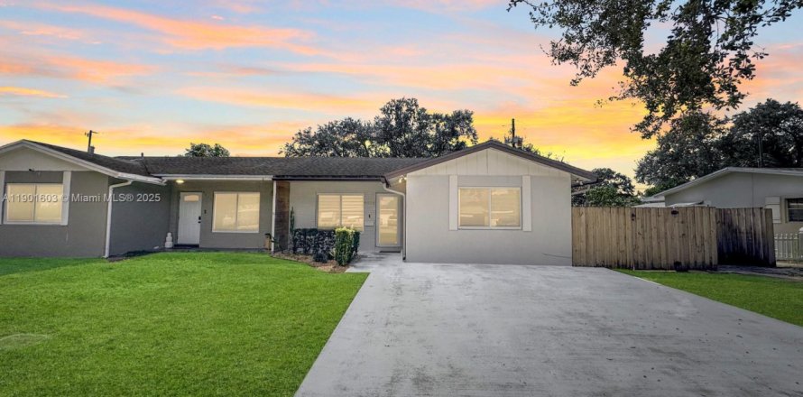 Casa en Cooper City, Florida 2 dormitorios, 94.95 m2 № 1956969