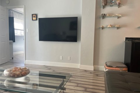 Снять в аренду кондоминиум в Хиллсборо-Бич, Флорида 2 спальни, 97.55м2, № 1033931 - фото 1