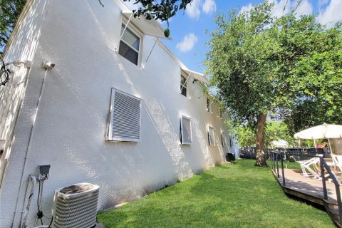 Propiedad comercial en venta en Cape Canaveral, Florida, 756.5 m2 № 1536458 - foto 3