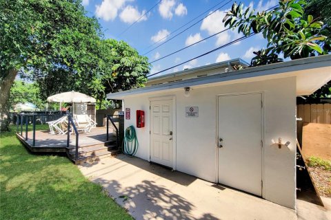 Propiedad comercial en venta en Cape Canaveral, Florida, 756.5 m2 № 1536458 - foto 5