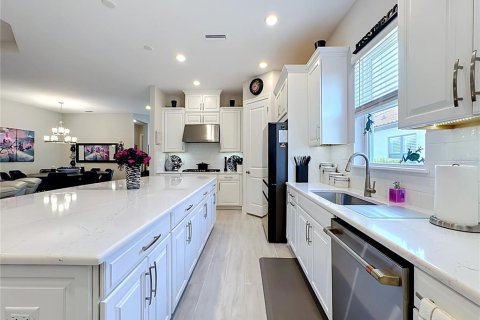 Купить виллу или дом в Брейдентон, Флорида 4 комнаты, 222.13м2, № 2225207 - фото 12