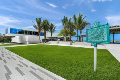 Casa en venta en Sarasota, Florida, 5 dormitorios, 422.71 m2 № 2386267 - foto 13