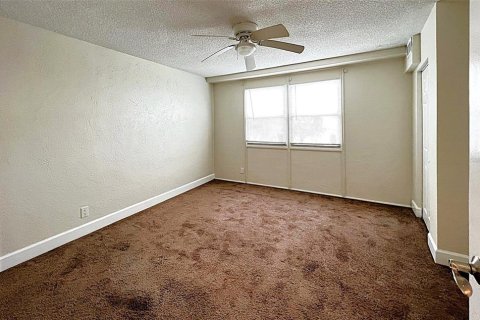 Condo in Saint Petersburg, Florida, 1 bedroom  № 1876834 - photo 10