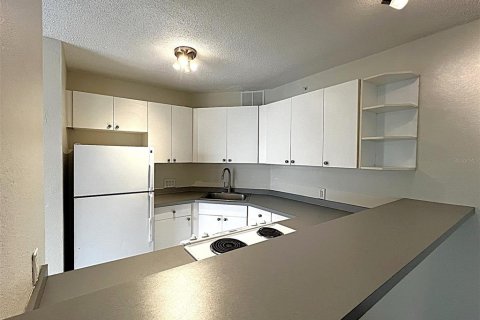Condo in Saint Petersburg, Florida, 1 bedroom  № 1876834 - photo 7