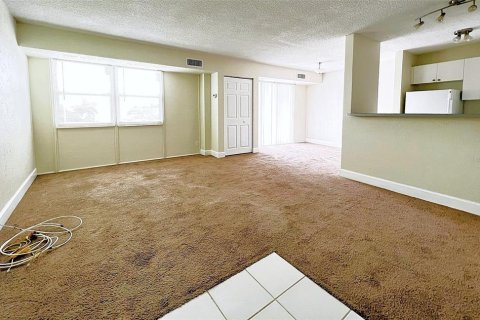 Condo in Saint Petersburg, Florida, 1 bedroom  № 1876834 - photo 3