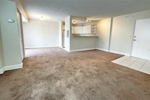 Condo in Saint Petersburg, Florida, 1 bedroom  № 1876834 - photo 4