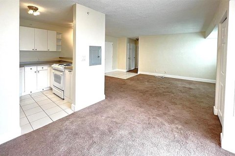 Condo in Saint Petersburg, Florida, 1 bedroom  № 1876834 - photo 5