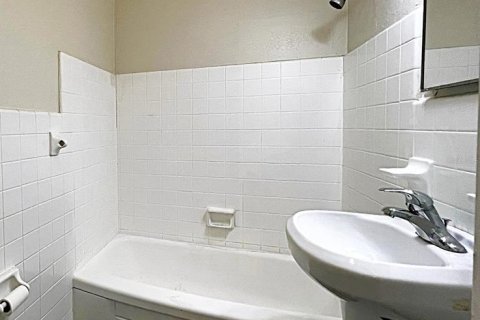Condo in Saint Petersburg, Florida, 1 bedroom  № 1876834 - photo 12