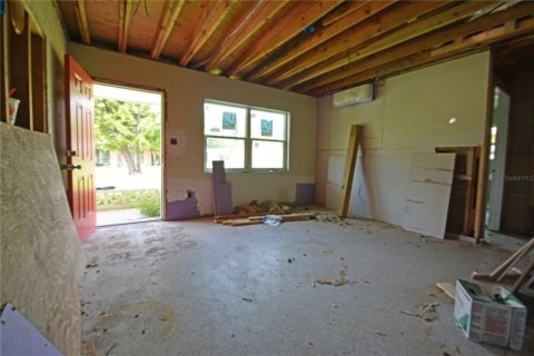 House in New Port Richey, Florida 2 bedrooms, 88.07 sq.m. № 1900706 - photo 6