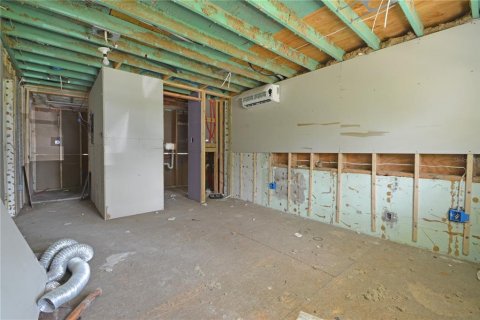 House in New Port Richey, Florida 2 bedrooms, 88.07 sq.m. № 1900706 - photo 11