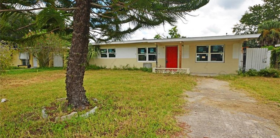 House in New Port Richey, Florida 2 bedrooms, 88.07 sq.m. № 1900706