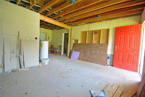 House in New Port Richey, Florida 2 bedrooms, 88.07 sq.m. № 1900706 - photo 4