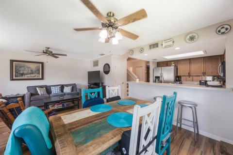 Townhouse in Largo, Florida 3 bedrooms, 135.73 sq.m. № 1785022 - photo 15