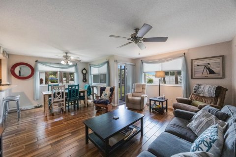 Townhouse in Largo, Florida 3 bedrooms, 135.73 sq.m. № 1785022 - photo 11